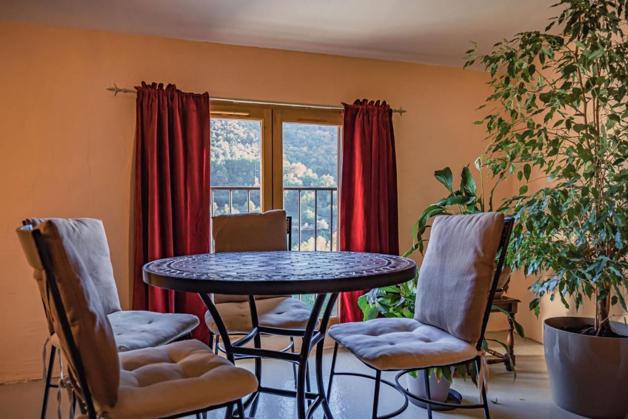 Sundrenched Relais De Poste In Serdinya Экстерьер фото