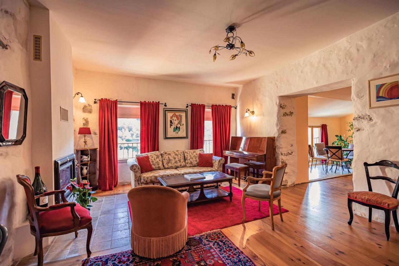 Sundrenched Relais De Poste In Serdinya Экстерьер фото